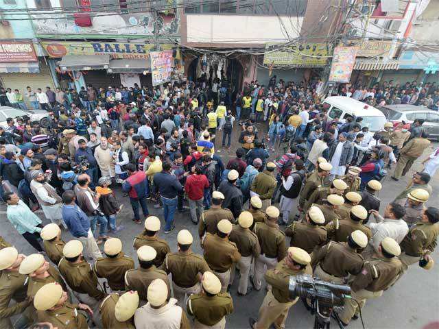 ​Massive fire at Anaj Mandi in Delhi