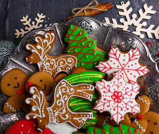 Stollen, Yule Logs, Gingerbread Cookies: The Best Christmas Hampers In Town