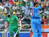 Munaf Patel celebrates Hashim Amla's dismissal