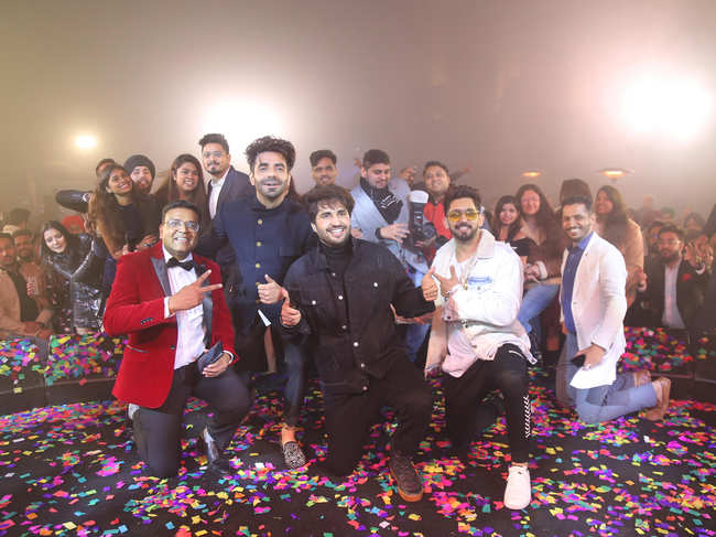 ?Sandeep Aggarwal, founder & CEO, Droom, actor Aparshakti Khurana, singers Jassie Gill and Babbal Rai with fans at the event?.