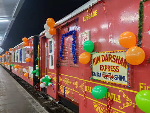 Vistadome Train New Him Darshan Express Train Starts Between