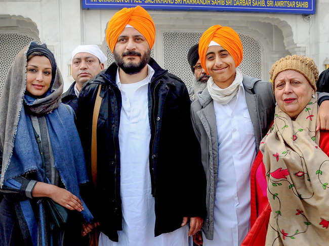 ​Sonali Bendre along with her family members poses for photographs after offering prayers at Golden temple in Amritsar.
