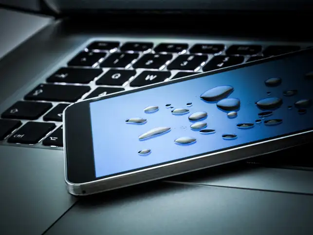 smartphone-laptop-water_iStock
