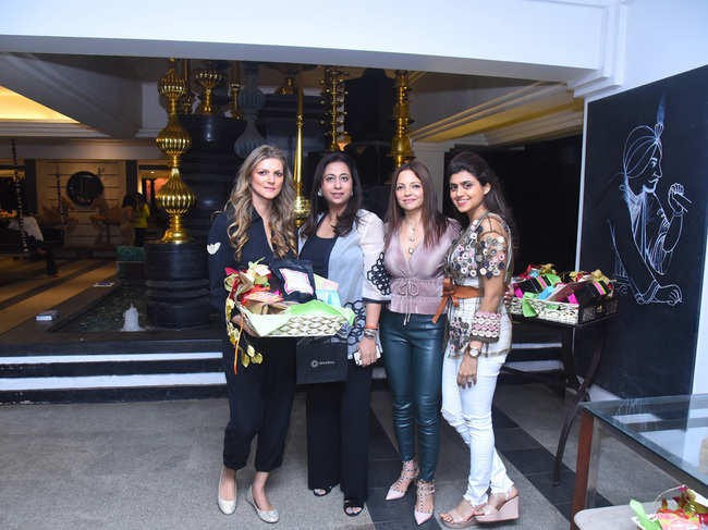 Sahachari Foundation Committee Members Karuna Rajan and Ashika Mehta with supporters Fashion Designer Nandita Mahtani and Fitness Expert Deanne Pandey.