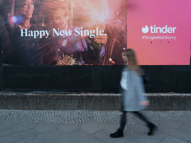 People are using Tinder for purposes other than social, romantic, or sexual encounters.​