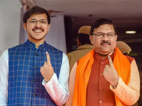 Shyam Jaju & son cast vote
