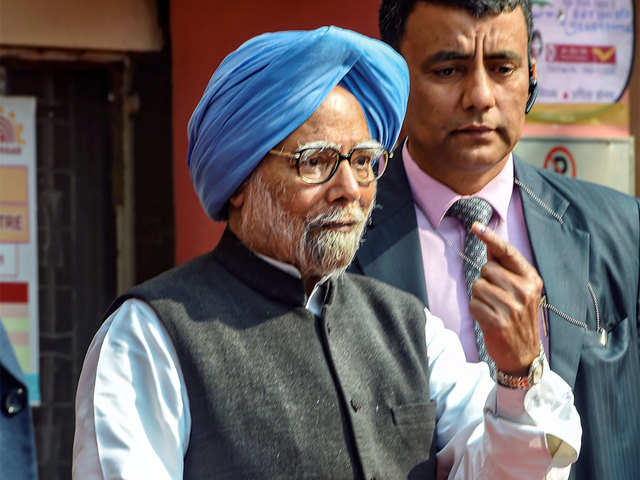 Manmohan Singh casts vote