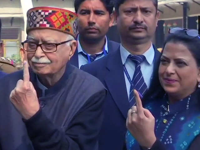 LK Advani casts vote at Aurangzeb Lane