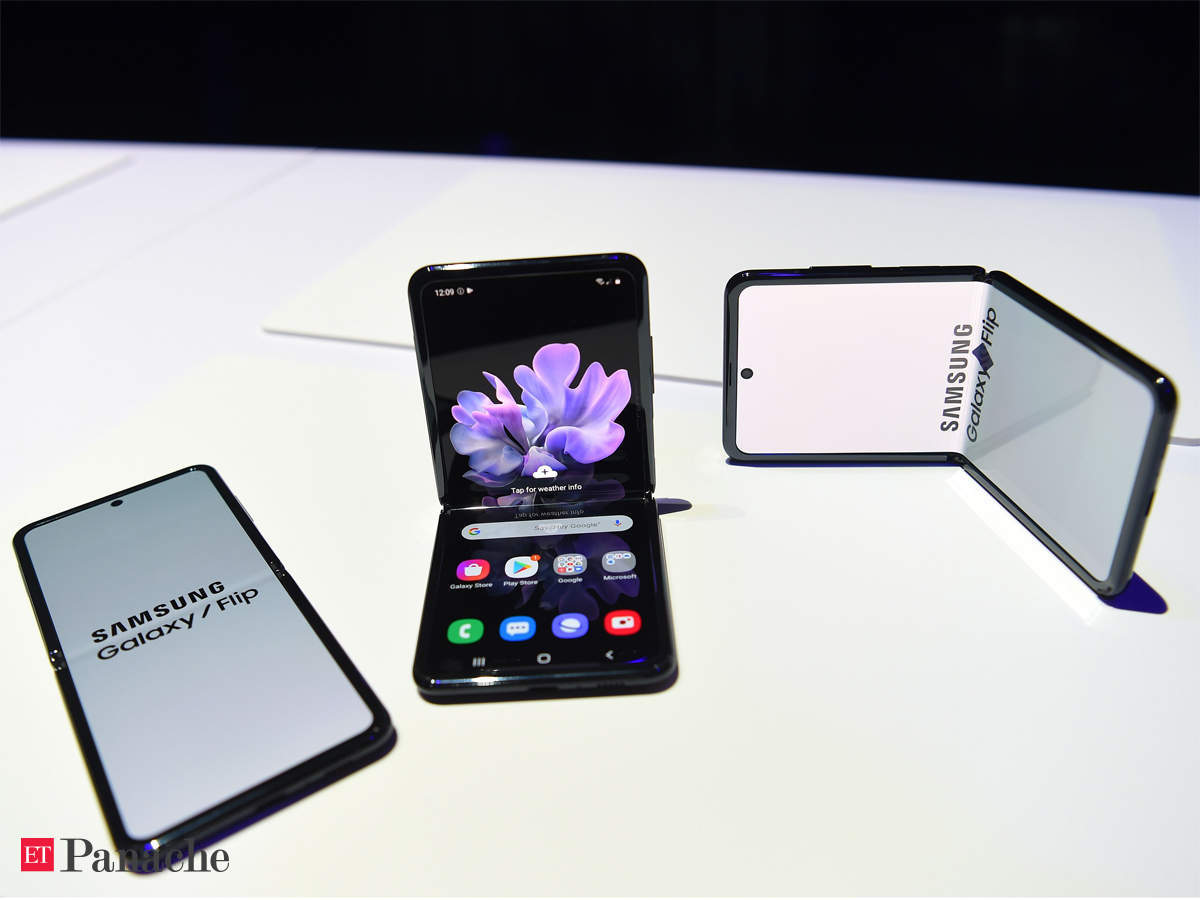Samsung Galaxy Z Flip Price Samsung Unveils Cheaper Foldable Phone Galaxy Z Flip Also Debuts 5g Powered Galaxy S Devices