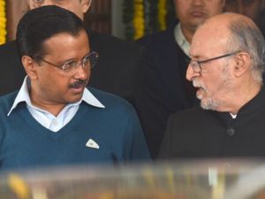 Kejriwal meets LG Anil Baijal