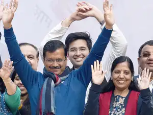 kejriwal waving