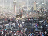 Pro-Mubarak mob clashes with protesters