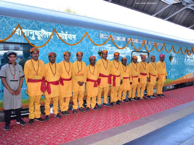 Timings of Kashi Mahakal Express (via Sultanpur-Lucknow)