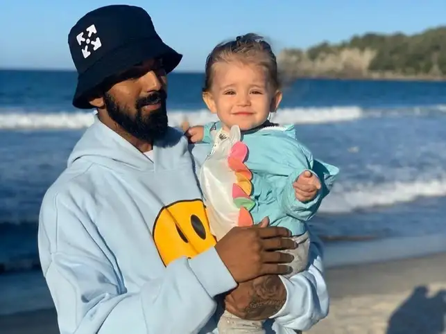 Though off-field, KL Rahul’s new role won the hearts of the netizens and they couldn’t help but comment on how Rahul is stealing Rishabh Pant’s thunder.