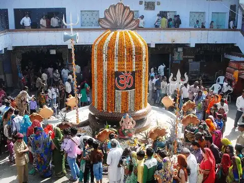 What do people do on the occasion of 'Maha Shivratri'