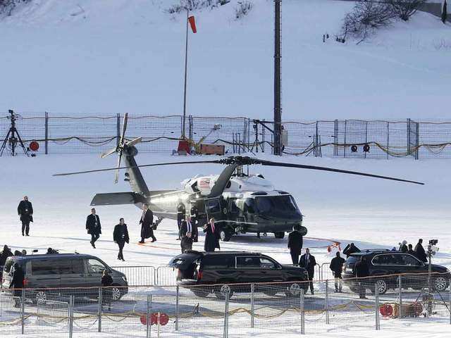 ​Flies in a formation of 5 decoy helicopters