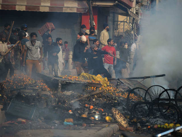Clashes erupt in Delhi