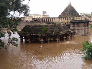 Khidrapur-village-temple