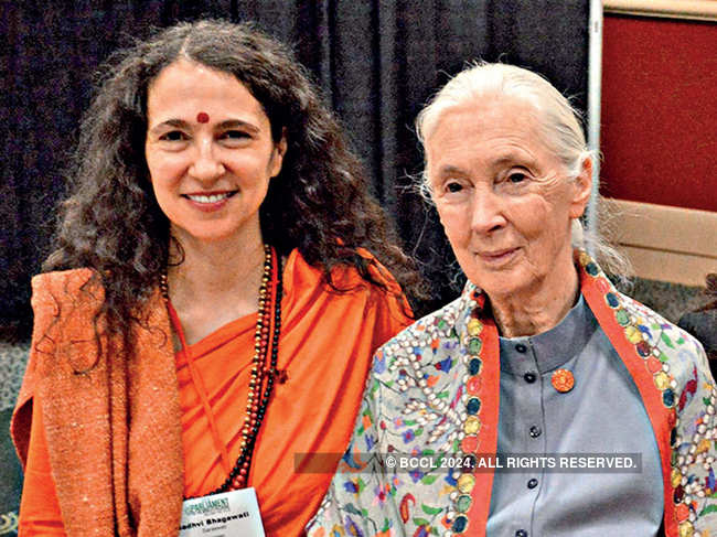 Sadhvi Bhagawati Saraswati with Jane Goodall