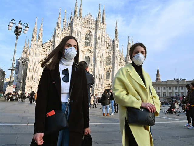 ​Women in a respiratory mask