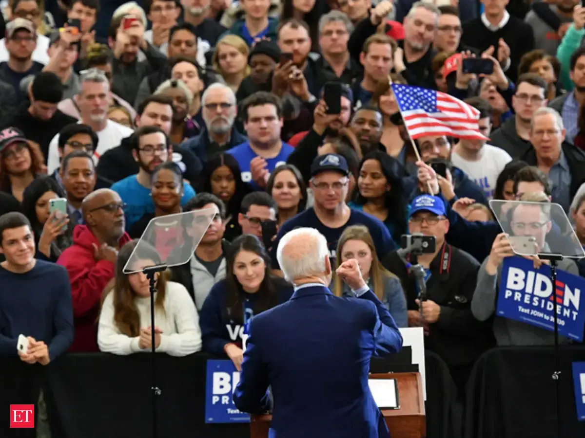 symone sanders: Joe Biden aide knocked to ground during Detroit rally ...