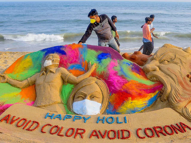 ​Sand sculpture: Avoid Color Avoid Corona