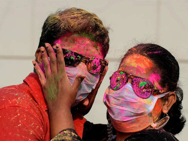 Holi with facemasks