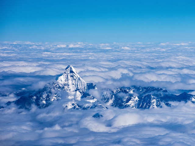 World's tallest mountain closes its door as pandemic threat looms - Everest  shuts down