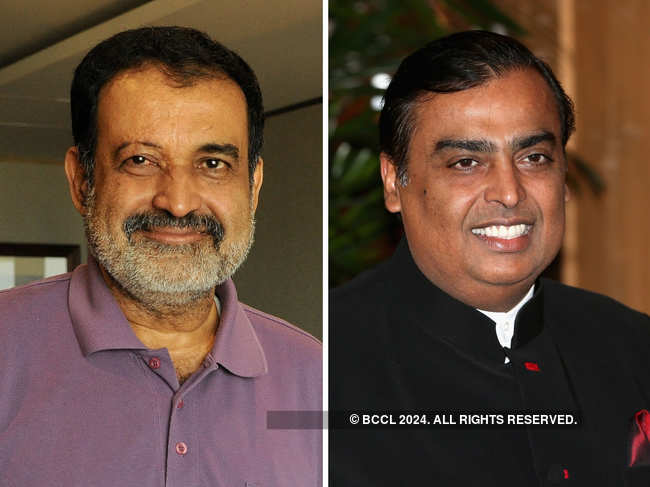 ​Mohandas Pai posted a video of Mukesh Ambani and his family honouring the COVID-19 warriors during Janta Curfew.