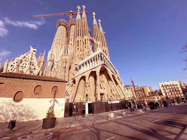 Sagrada Familia Barcelona Spain Famous Sites In The World Wear Deserted Look Amid Corona Scare The Economic Times