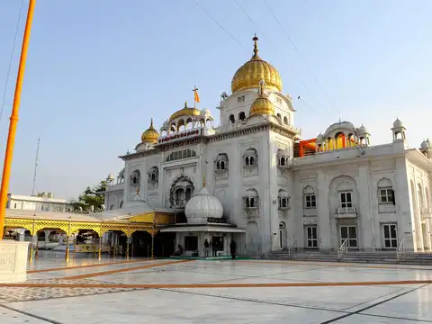What S On The Menu Coronavirus Warriors Amid Lockdown Gurudwara Bangla Sahib Is Serving 40 000 Meals A Day The Economic Times