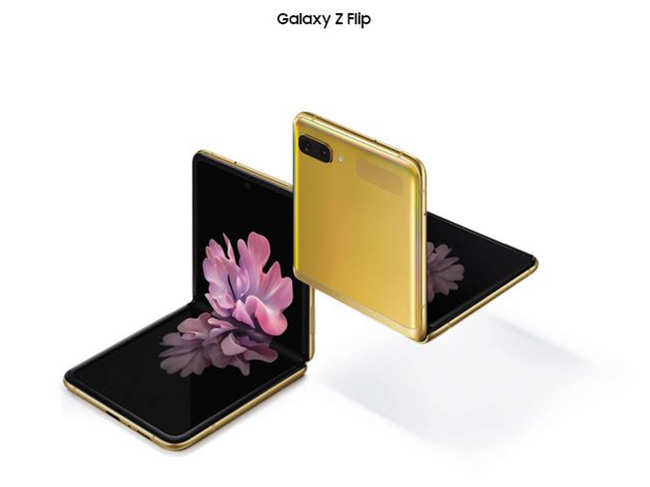 A sturdy clamshell design that folds in the centre protects the delicate flexible screen.