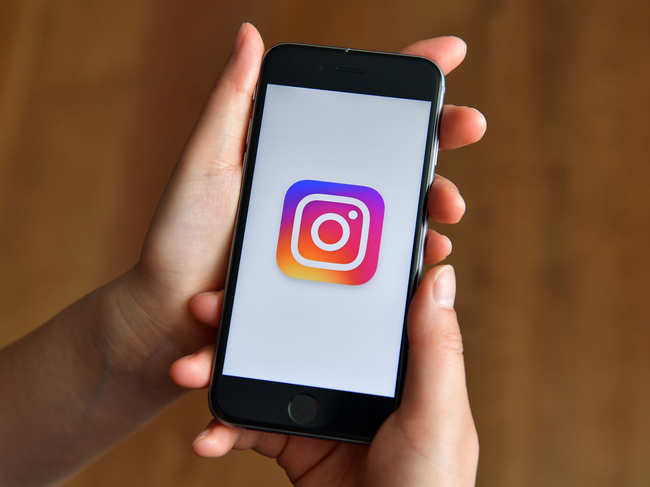 Instagram now lets desktop users to slide into DMs