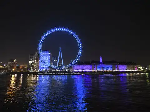 UK honours the NHS workers