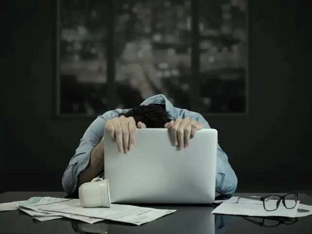work-offce-night-shift-Gett