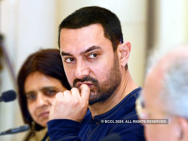 After Amos collapsed, he was rushed to the hospital by ​​Aamir Khan, Kiran Rao and other team members.​