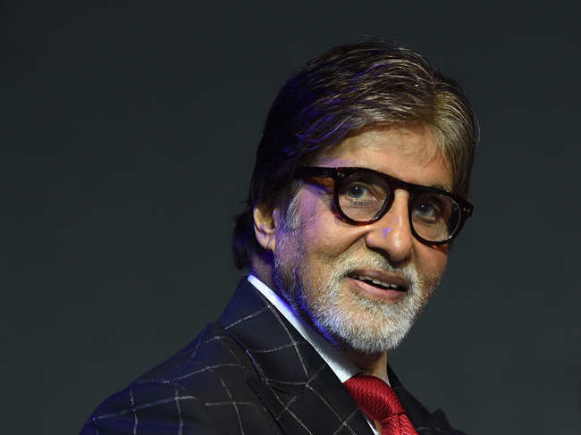 Big B took to Twitter to ​​express gratitude towards sanitation workers who were on duty outside his Mumbai residence, 'Jalsa'.