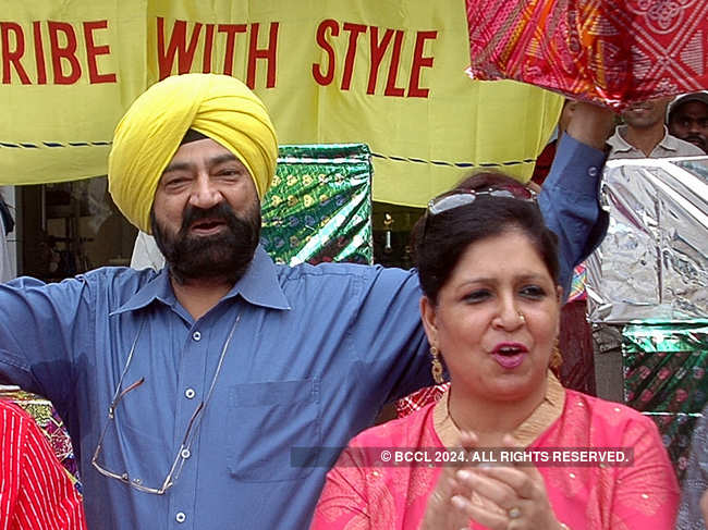 Savita Bhatti (R) said that the bravest part of Jaspal Bhatti's legacy was freedom of expression, which reflected in 'Flow Show'.