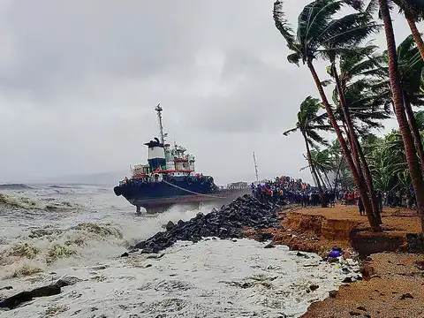 Rough sea waves