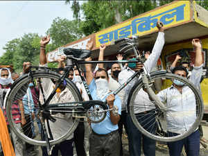 atlas cycle protest pti