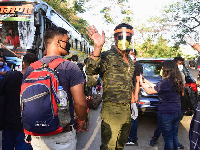 Sonu Sood sending off the migrants to their native places by buses amid COVID-19 lockdown at Wadala TT police station in Mumbai on May 23.