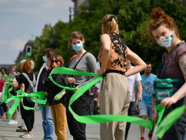 German activists form human chain in anti-racist protest - In memory of ...