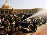 A mock drill by police near vidhan sabha in Lucknow