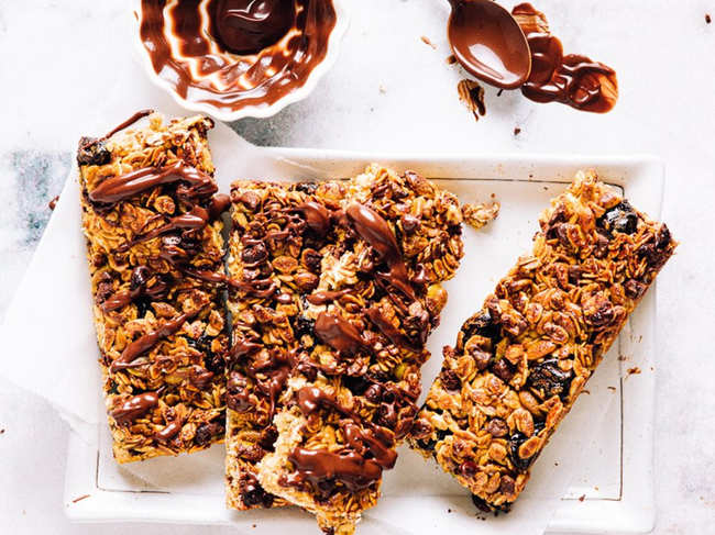 Surprise your father with ​these healthy Granola Bar​s for breakfast.