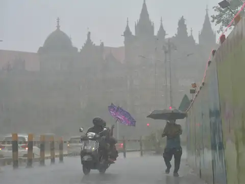 ​Commuters during heavy rain