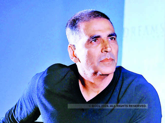 ​Sources close to Akshay Kumar said that he had flown to Nashik in a helicopter with special permission "to see a doctor".​