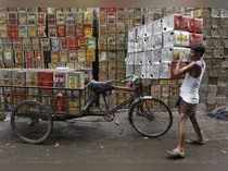 FILE PHOTO: Indian households shun downmarket palm oil, cutting demand in lockdown