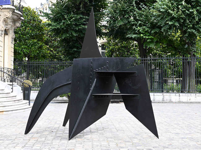 ​The black steel 3,5 metre (11 foot) structure was made by Calder in 1963.​