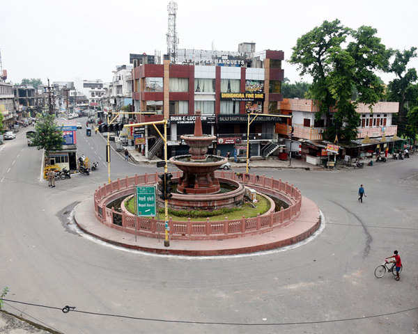 Coronavirus Outbreak Roads Wear Deserted Look During Weekend Lockdown In Up The Economic Times Video Et Now