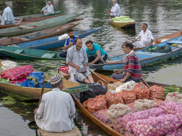 The floating vegetable market of India - Floating vegetable market on